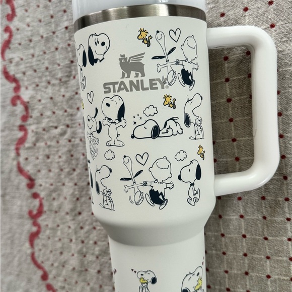 Stanley White Snoopy Tumbler with Handle - Picture 4 of 12
